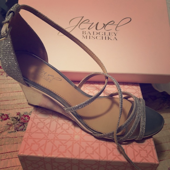 Badgley mischka silver wedge/platform shoes - Picture 1 of 6